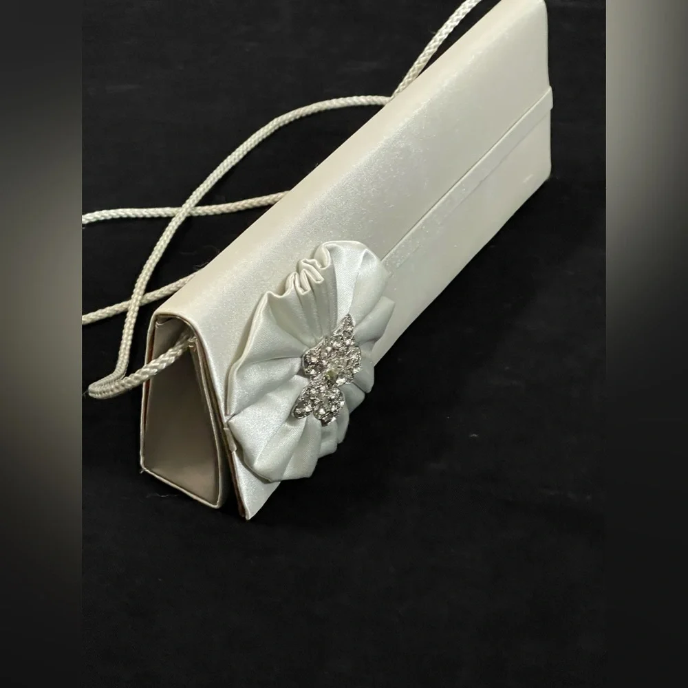 Amazing vintage clutch purse silver satin fabulous rhinestone flower wedding bag